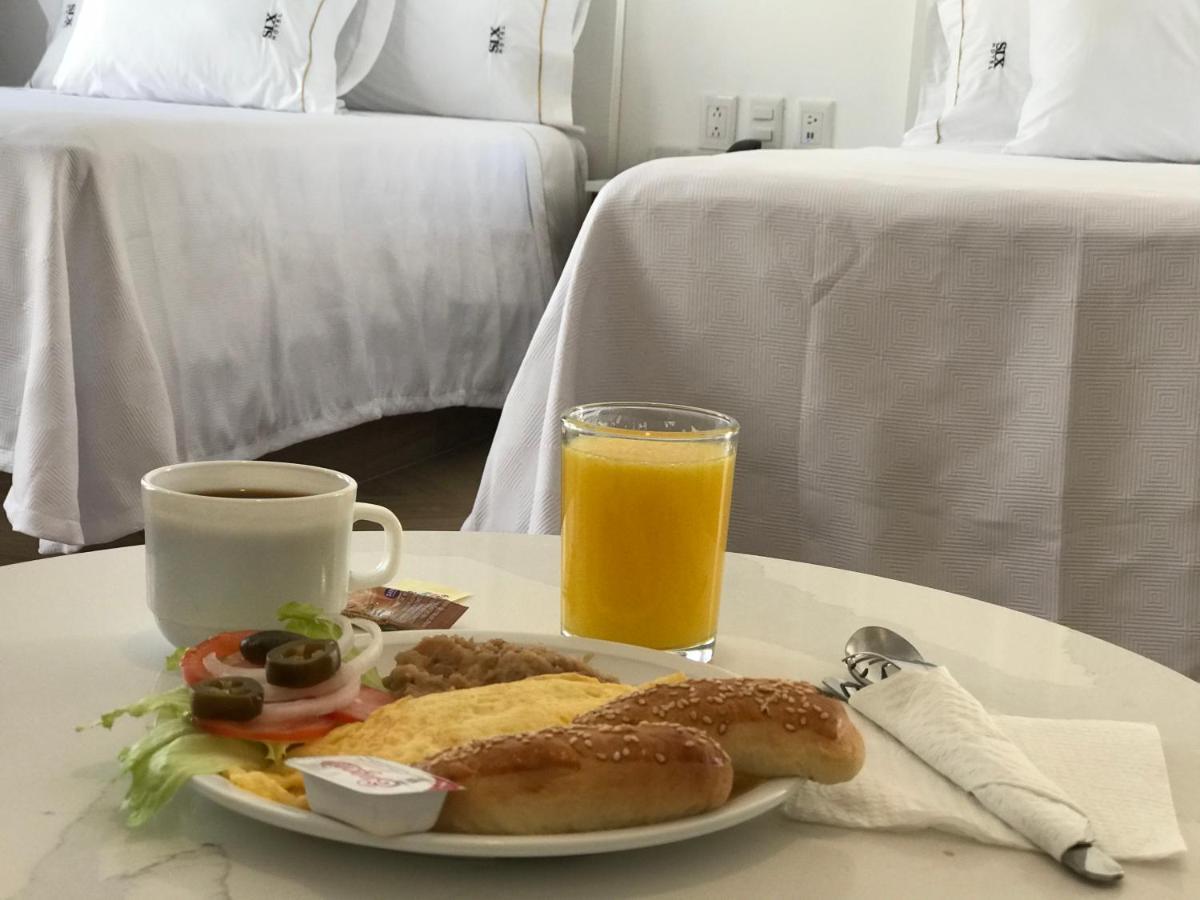 Six Hotel Guadalajara Degollado Экстерьер фото
