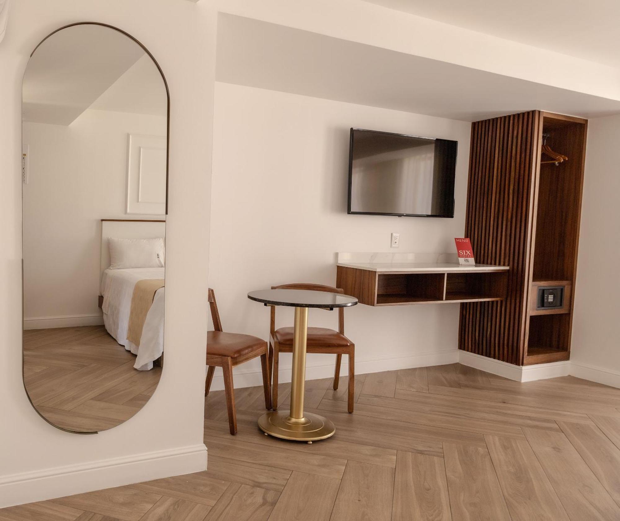 Six Hotel Guadalajara Degollado Экстерьер фото